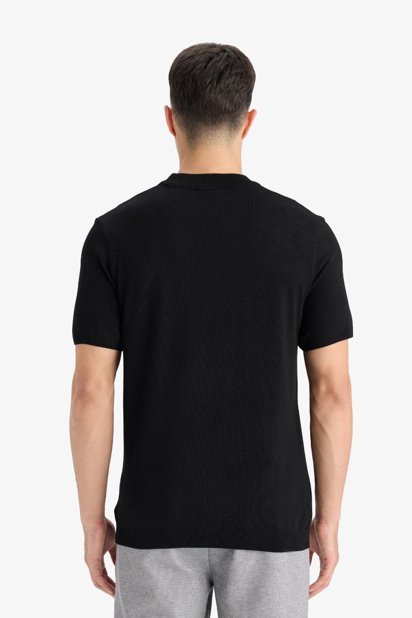 Man Black Standard Fit Crew Neck Knitwear T-Shirt
