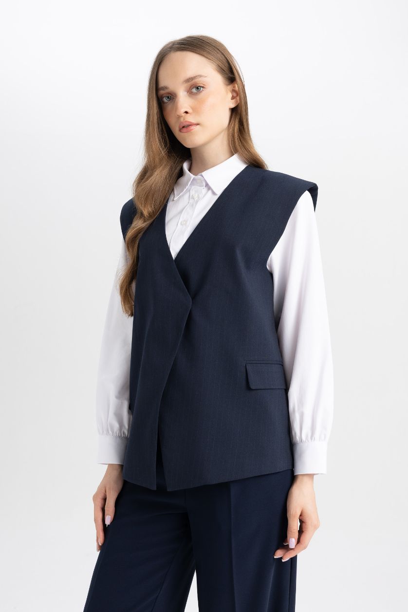 Kadın Lacivert V Yaka Düğmeli Cep Kapaklı Blazer Yelek