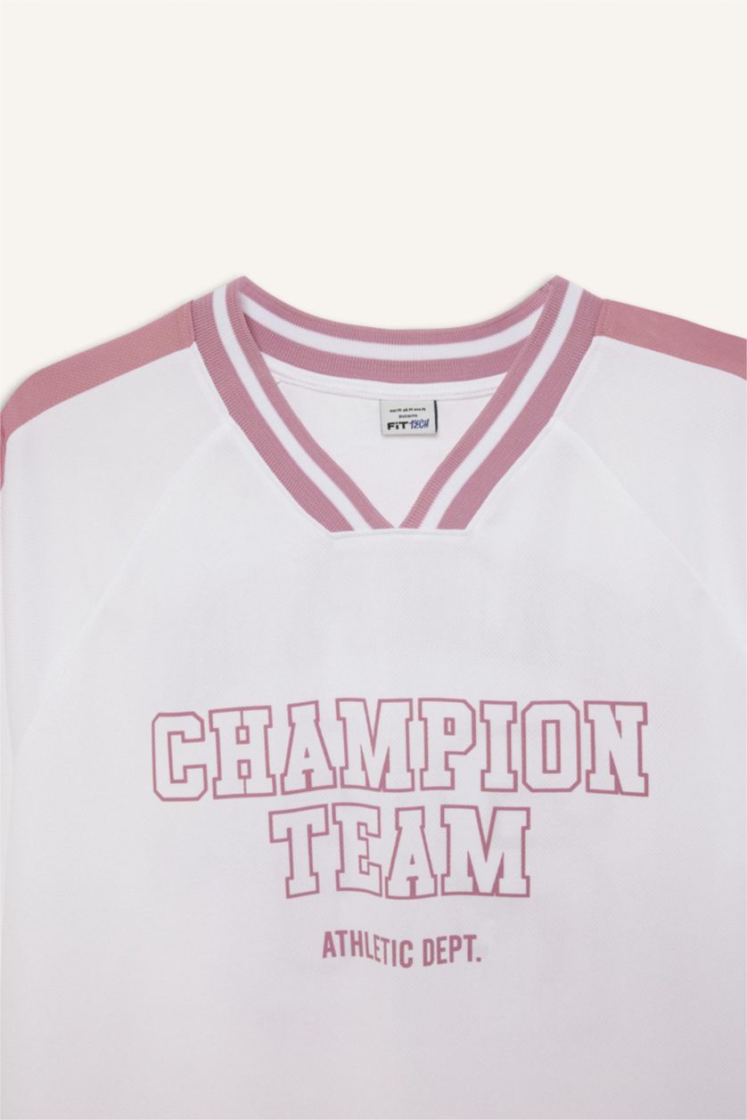 Kadın Beyaz Oversize Geniş Kalıp V Yaka Sırt Baskılı Sporcu Kısa Kollu Tişört