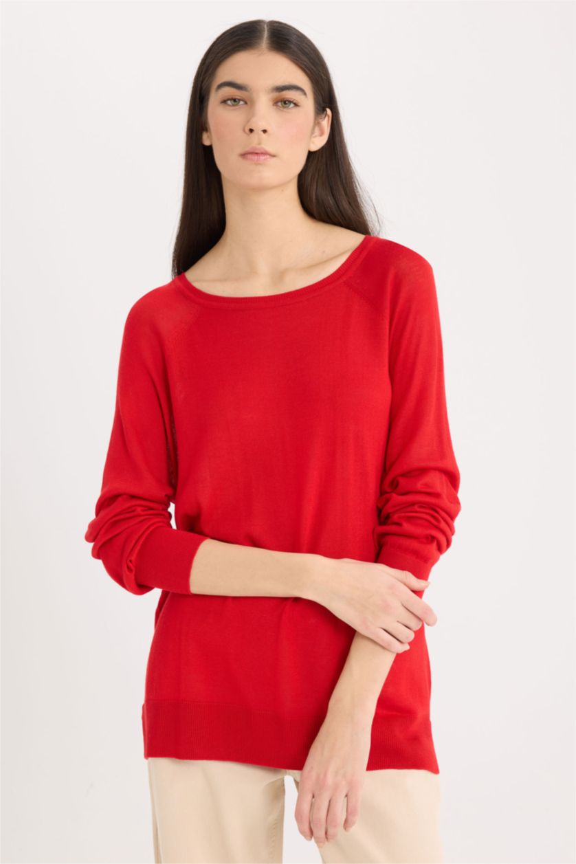 Woman Red Regular Fit Crew Neck Pullover