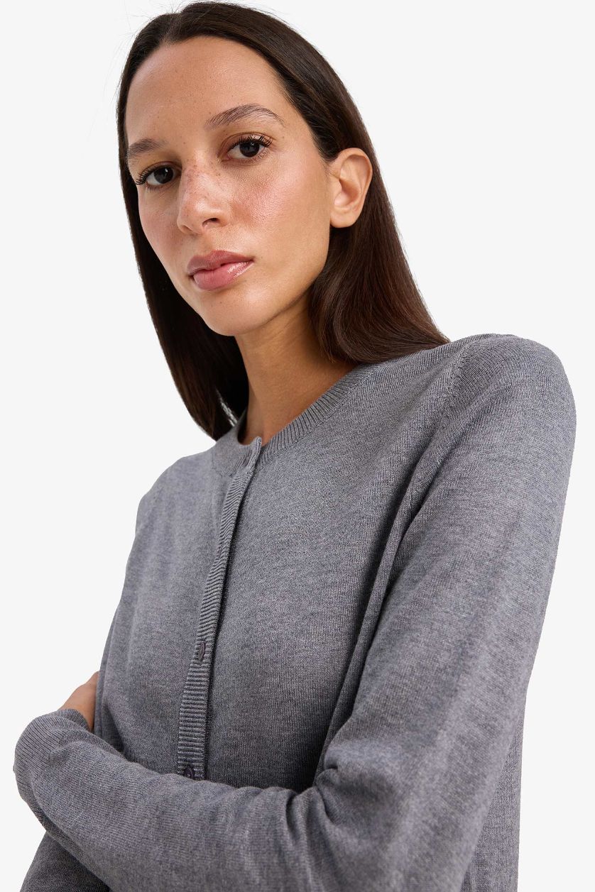 Woman Light Grey Regular Fit Crew Neck Cardigan