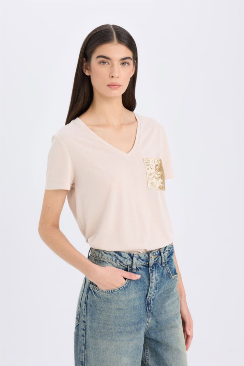 Әйелдерге Ашық Бежевый v жаға Қысқа жеңді футболка