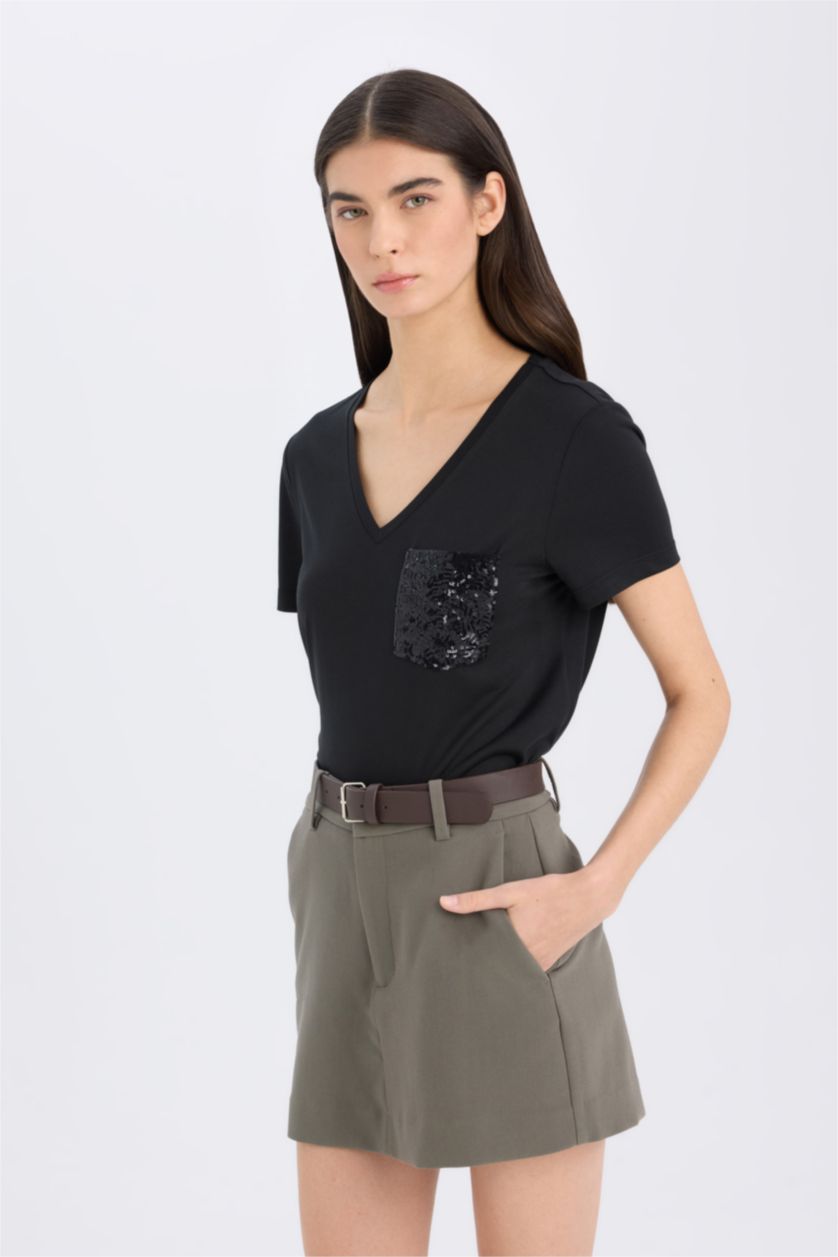 Woman Black Relax Fit V-Neck Short Sleeve T-Shirt