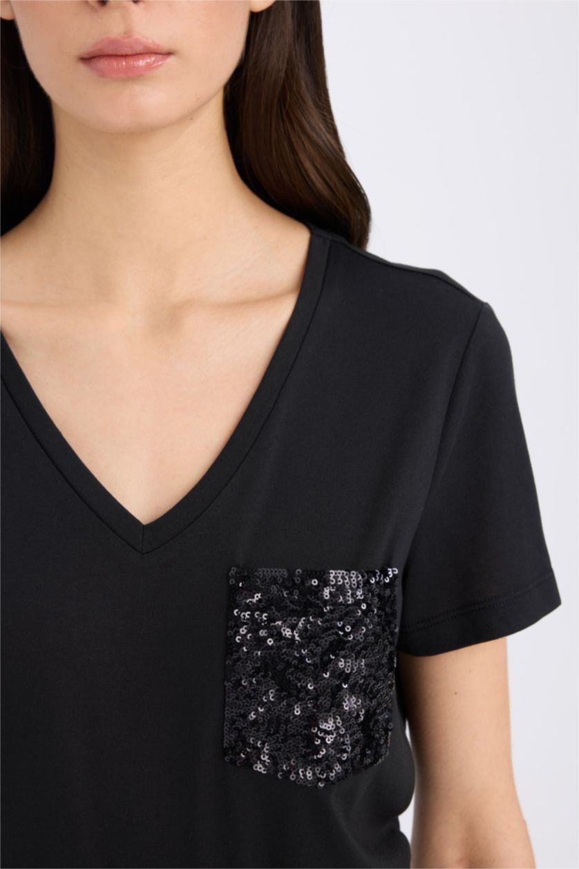 Woman Black Relax Fit V-Neck Short Sleeve T-Shirt