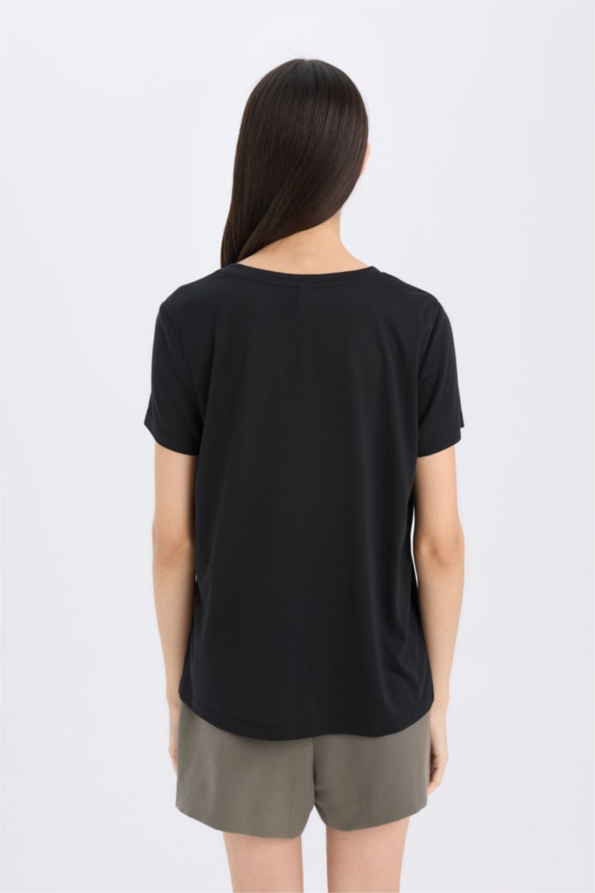 Woman Black Relax Fit V-Neck Short Sleeve T-Shirt