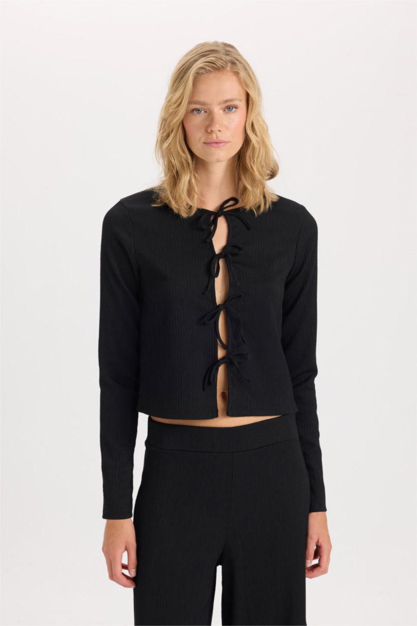 Woman Black Regular Fit Crew Neck Long Sleeve T-Shirt