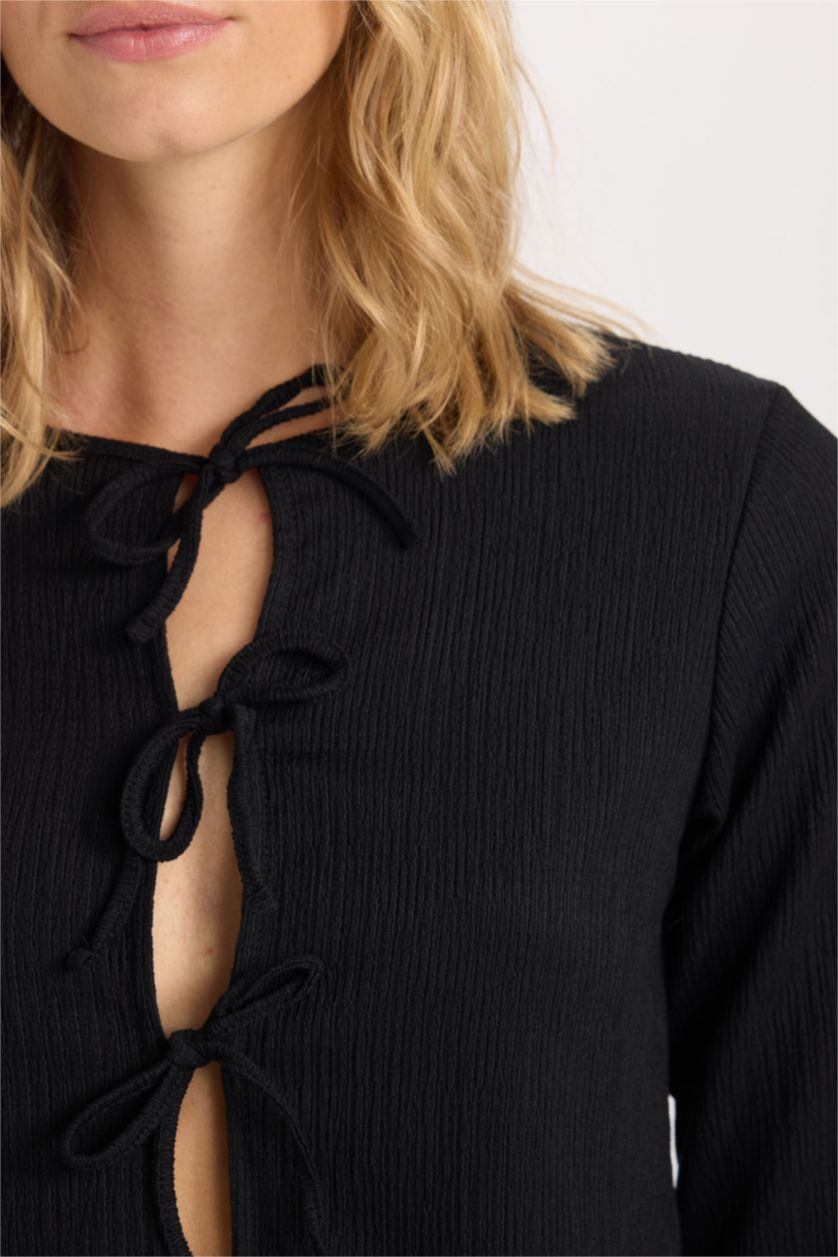 Woman Black Regular Fit Crew Neck Long Sleeve T-Shirt