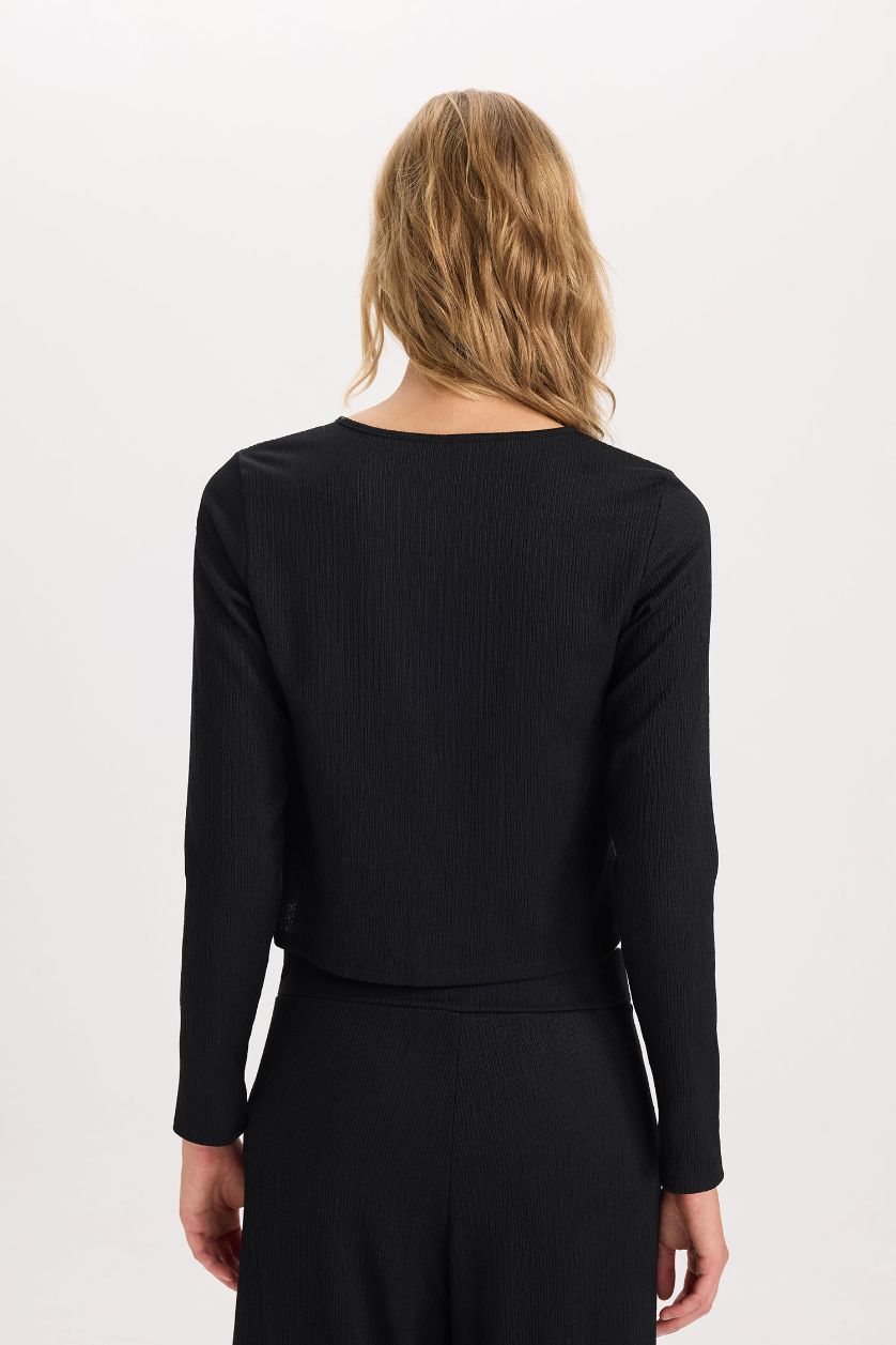 Woman Black Regular Fit Crew Neck Long Sleeve T-Shirt