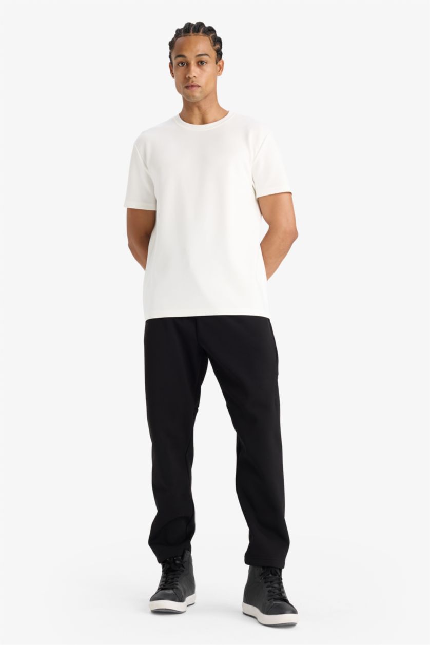 رجال أسود Standard Fit Pocketed Sports Joggers