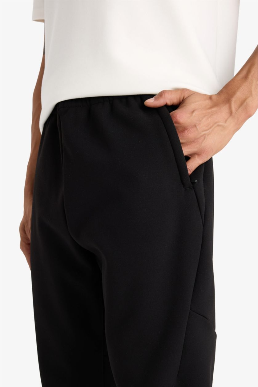 رجال أسود Standard Fit Pocketed Sports Joggers