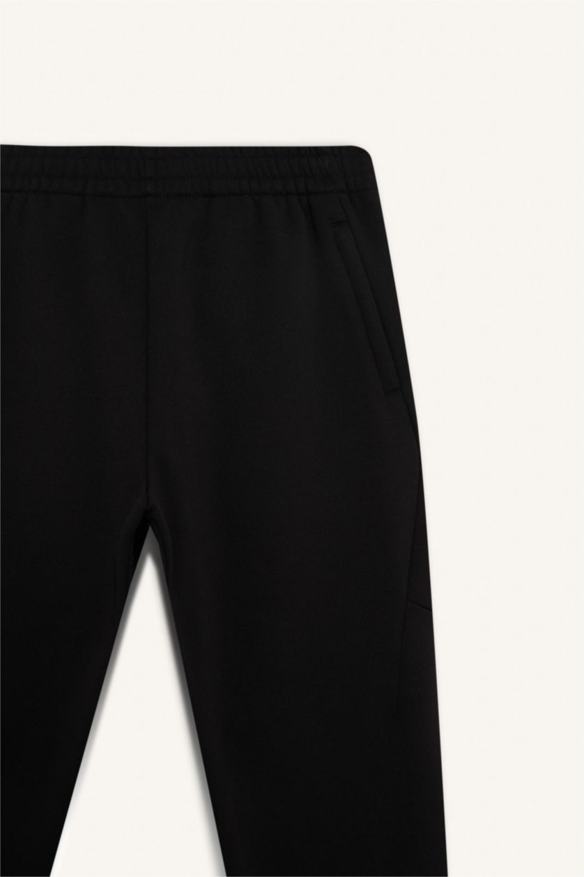 رجال أسود Standard Fit Pocketed Sports Joggers