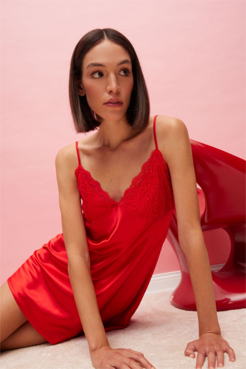 Kadın Kırmızı V Yaka Saten Askılı Gecelik