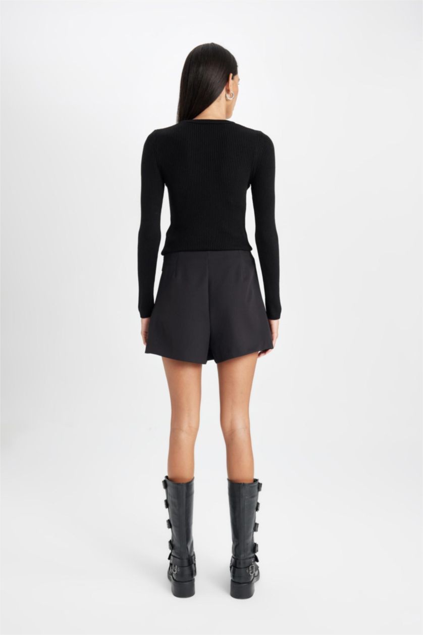 Kadın Siyah A Kesim Yüksek Bel Kemerli Asimetrik Şort Etek