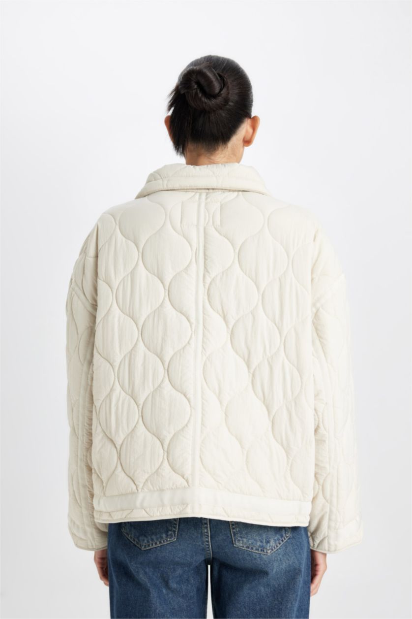 Kadın Ekru Su Geçirmez İnce Mevsimlik Mont Polo Yaka Kapitoneli Çıtçıtlı Fermuarlı Cepli