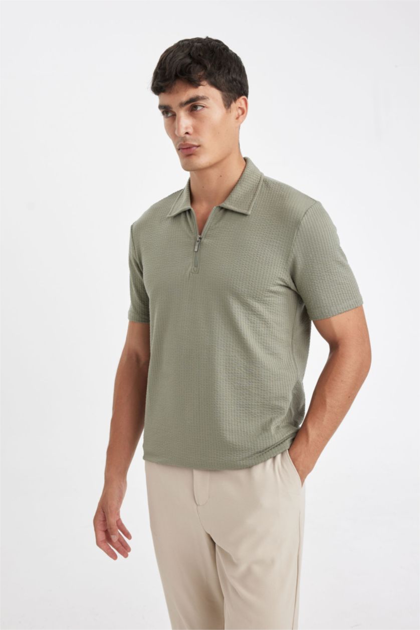 Erkek Açık Haki Slim Fit Dar Kesim Polo Yaka Yarım Fermuarlı Krinkıl Kısa Kollu Tişört