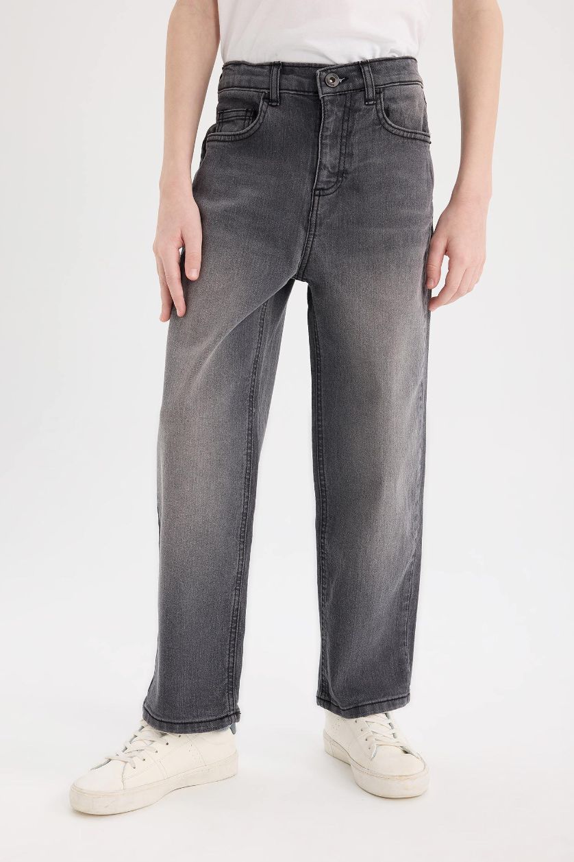 أولادي رمادي بنطلون جينز اولادي قصة فضفاضة ورجل عادي