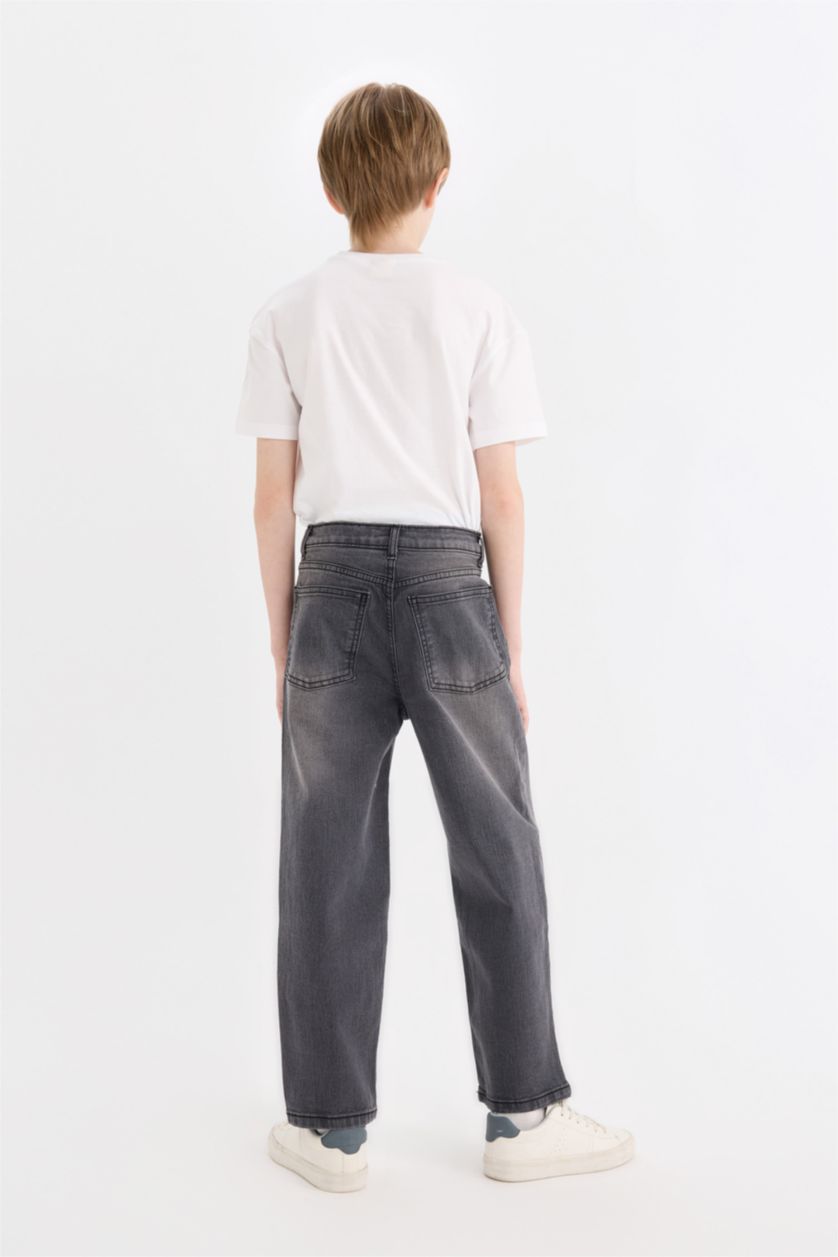 أولادي رمادي بنطلون جينز اولادي قصة فضفاضة ورجل عادي