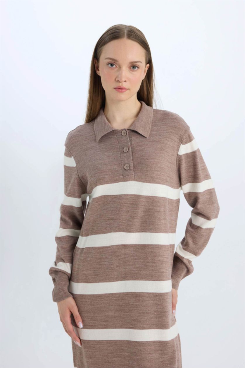 Kadın Kum Regular Fit Polo Yaka Düğmeli Çizgili Uzun Kollu Maxi Triko Elbise