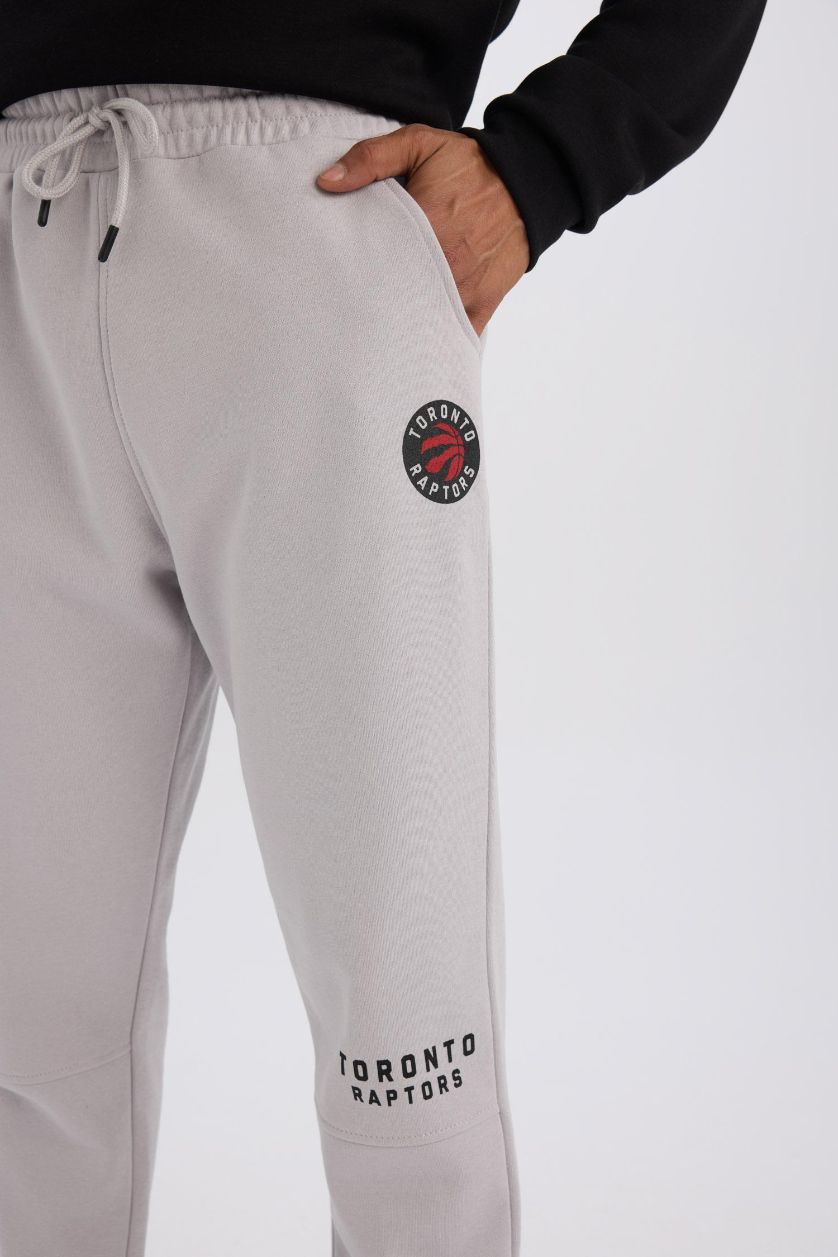 Erkek Açık Gri NBA Toronto Raptors Kalın Jogger Eşofman Altı Standart Fit Cepli Beli Bağcıklı