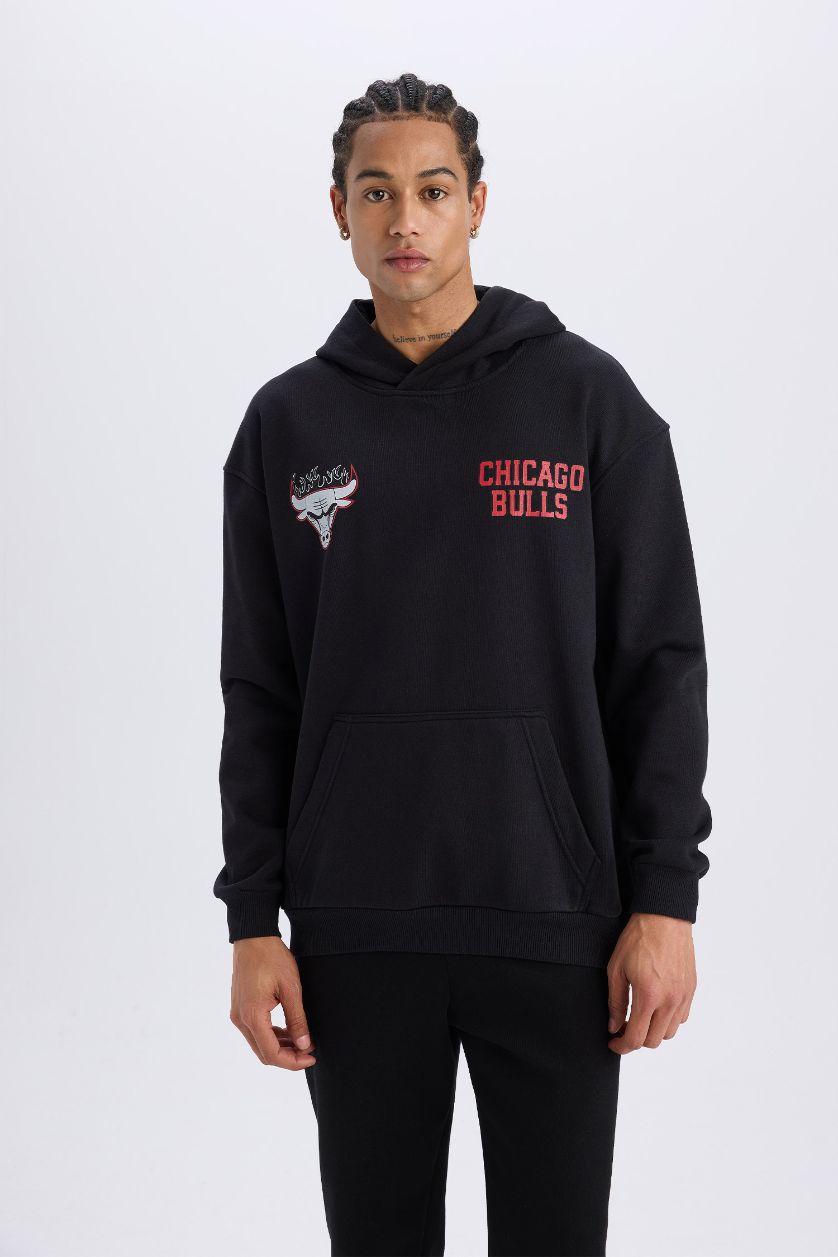Erkek Siyah NBA Chicago Bulls Boxy Fit Kapüşonlu Sırt Baskıllı Kalın Sweatshirt