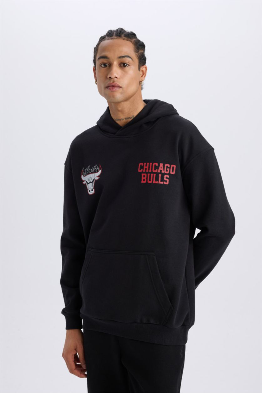 Erkek Siyah NBA Chicago Bulls Boxy Fit Kapüşonlu Sırt Baskıllı Kalın Sweatshirt