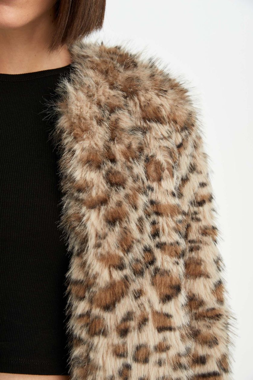 Kadın Bej Regular Fit Leopar Desenli Kısa Suni Kürk Ceket Mont