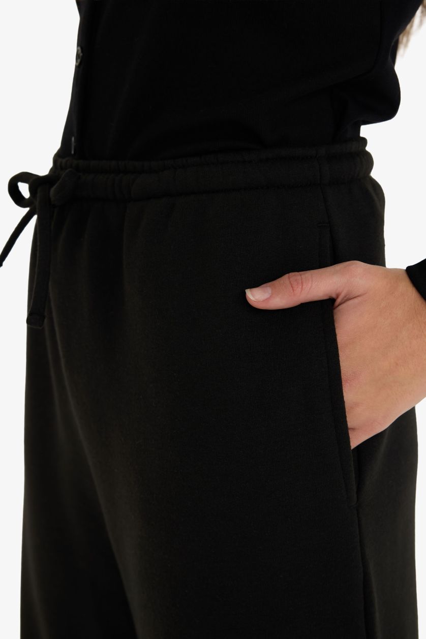 WOMAN Black Straight Fit Basic Sweatpants