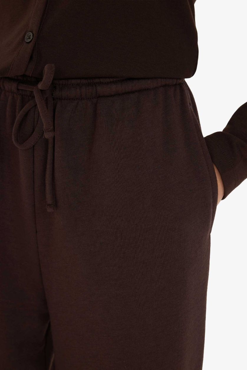 حريمي بني بنطلون قصة مستقيمة