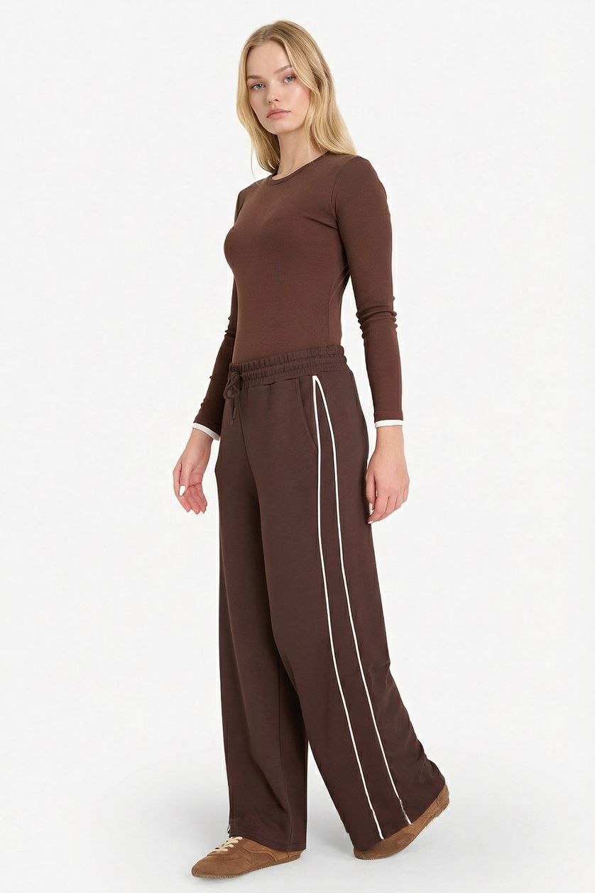 Woman Brown Straight Fit Straight Leg Trousers