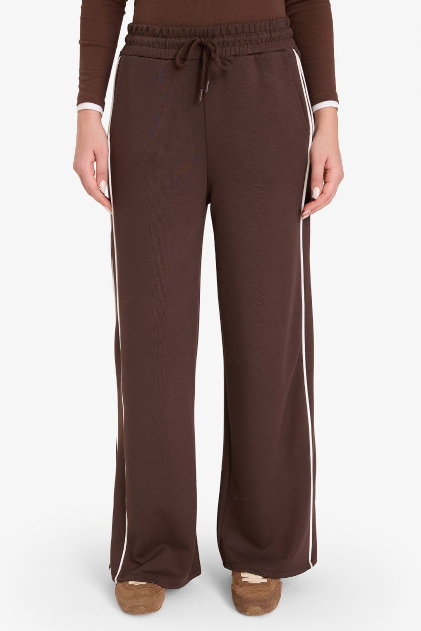 Woman Brown Straight Fit Straight Leg Trousers