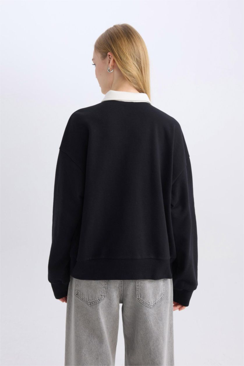 Kadın Siyah Oversize Geniş Kalıp Polo Yaka Düğmeli Baskılı Sweatshirt