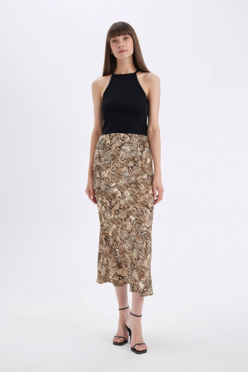 Әйелдерге Қоңыр жылан өрнегі a сызығы максималды ұзындық Тоқылған юбка