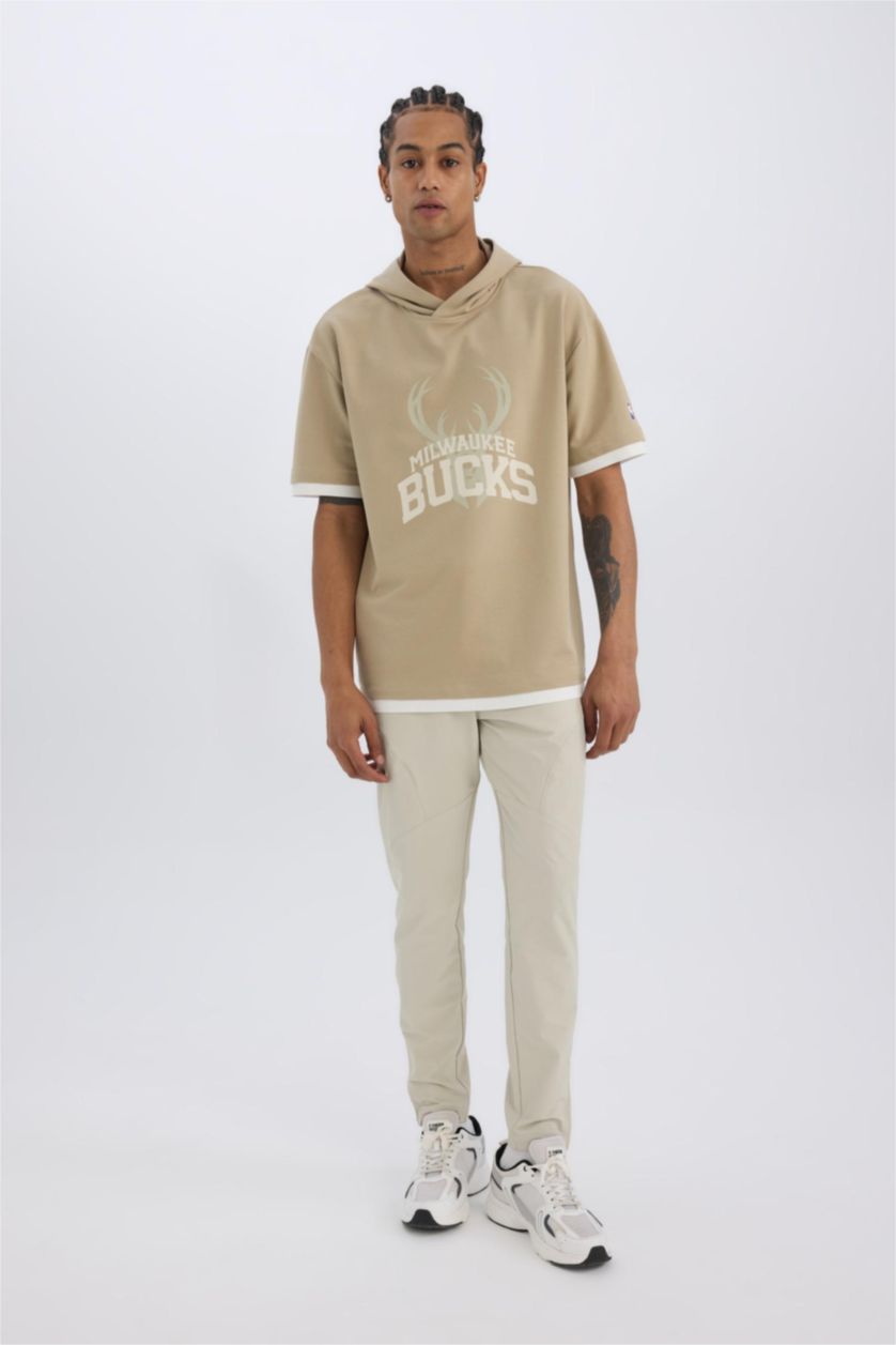 Erkek Bej NBA Milwaukee Bucks Oversize Geniş Kalıp Kapüşonlu Sırt Baskılı Kısa Kollu Tişört