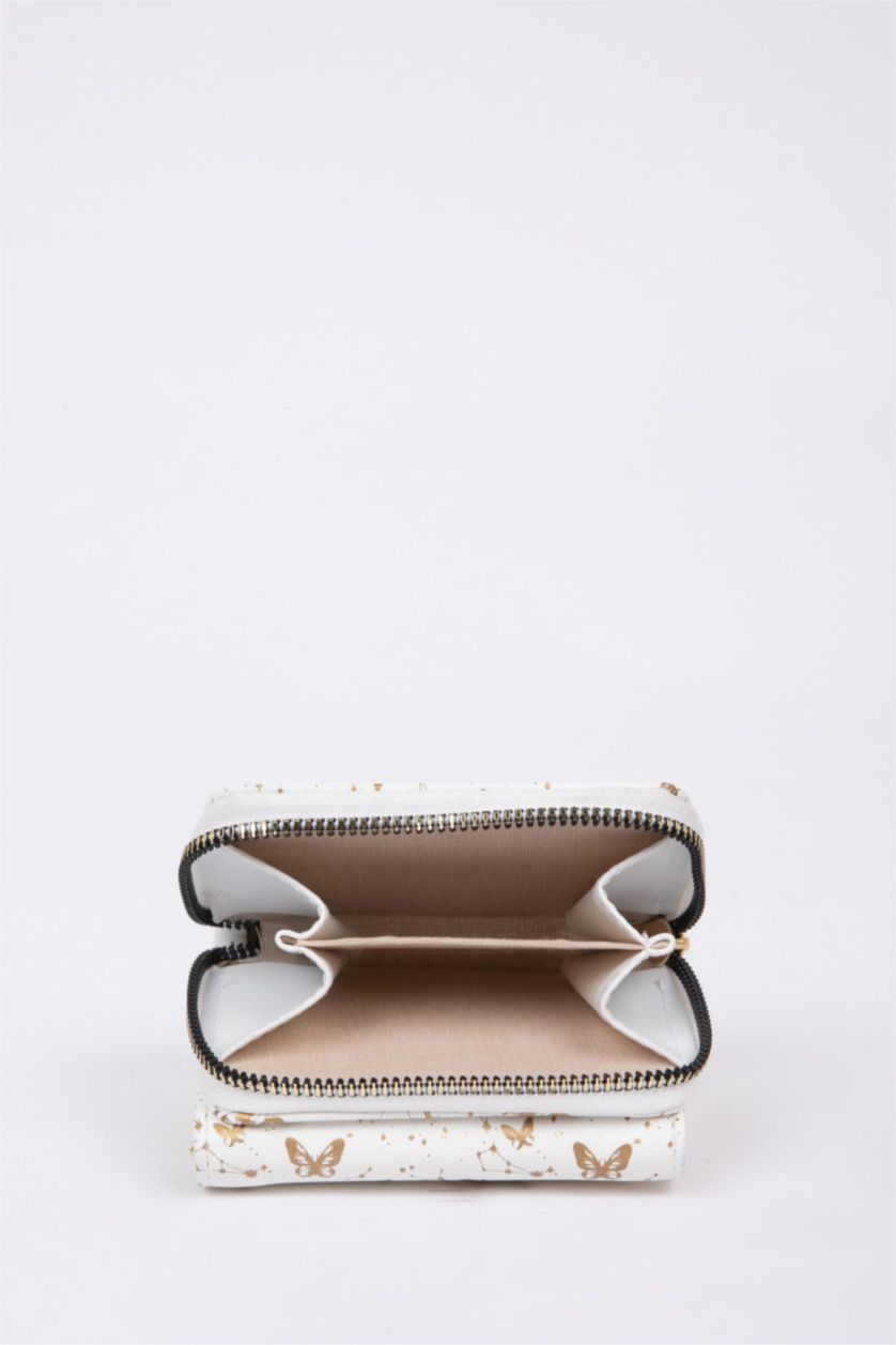 Woman White Woman Faux Leather Wallets