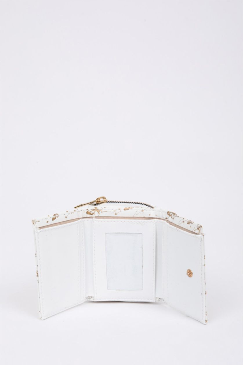 Woman White Woman Faux Leather Wallets