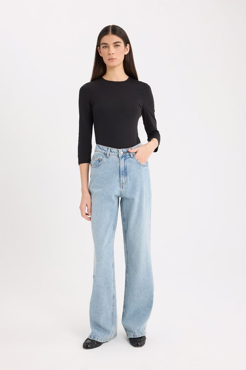 WOMAN Black Regular Fit Crew Neck Basic Half Sleeve Snap Body