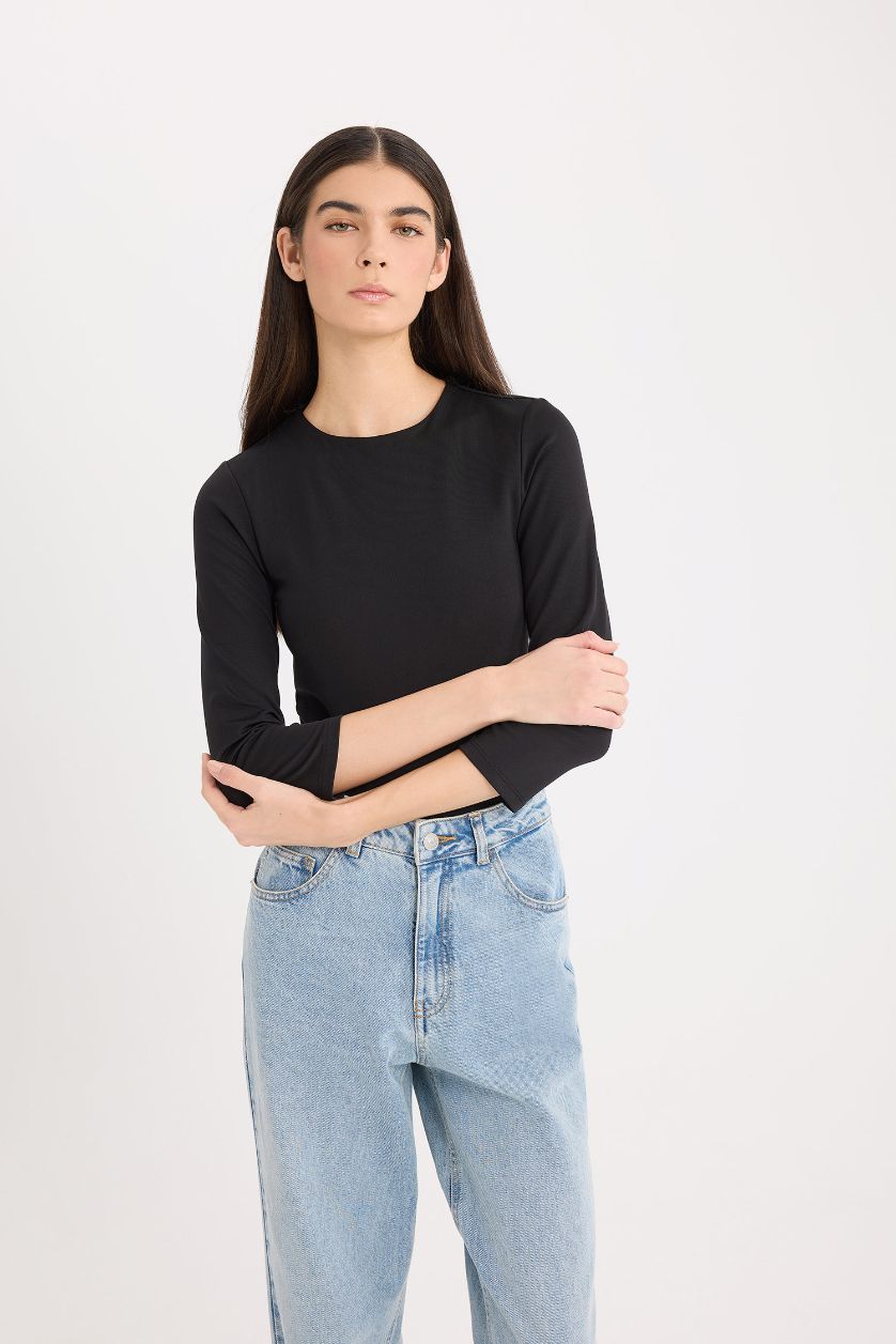 WOMAN Black Regular Fit Crew Neck Basic Half Sleeve Snap Body