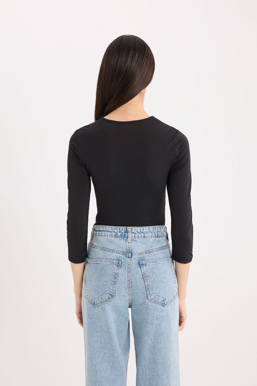 WOMAN Black Regular Fit Crew Neck Basic Half Sleeve Snap Body