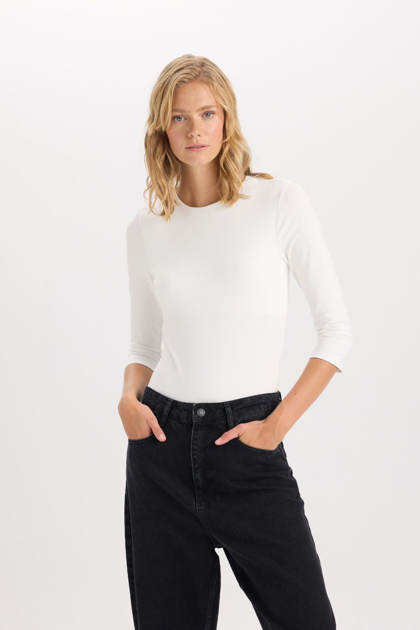 Kadın Ekru Regular Fit Bisiklet Yaka Basic Düz Yarım Kollu Çıtçıtlı Body