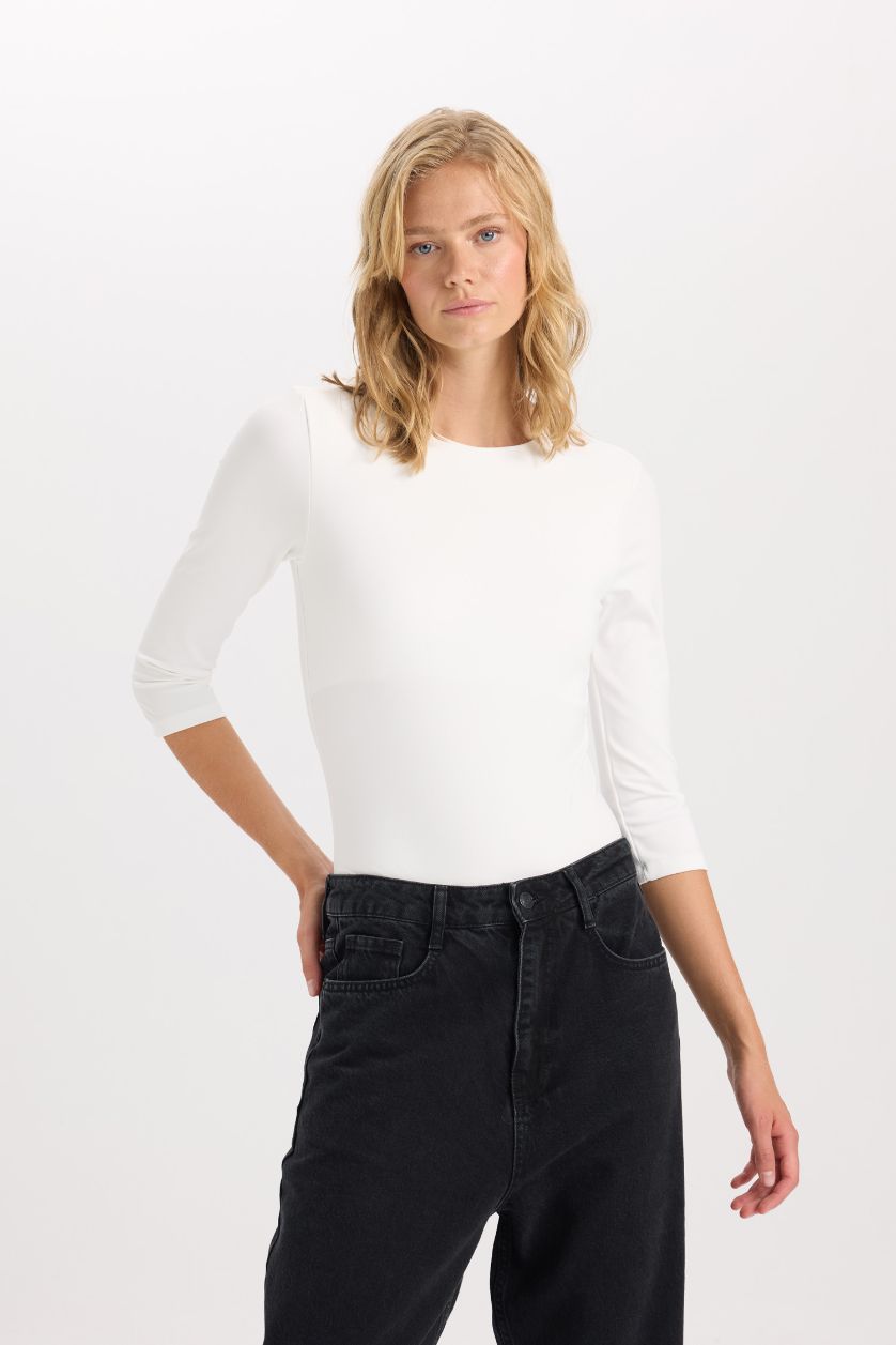 Kadın Ekru Regular Fit Bisiklet Yaka Basic Düz Yarım Kollu Çıtçıtlı Body