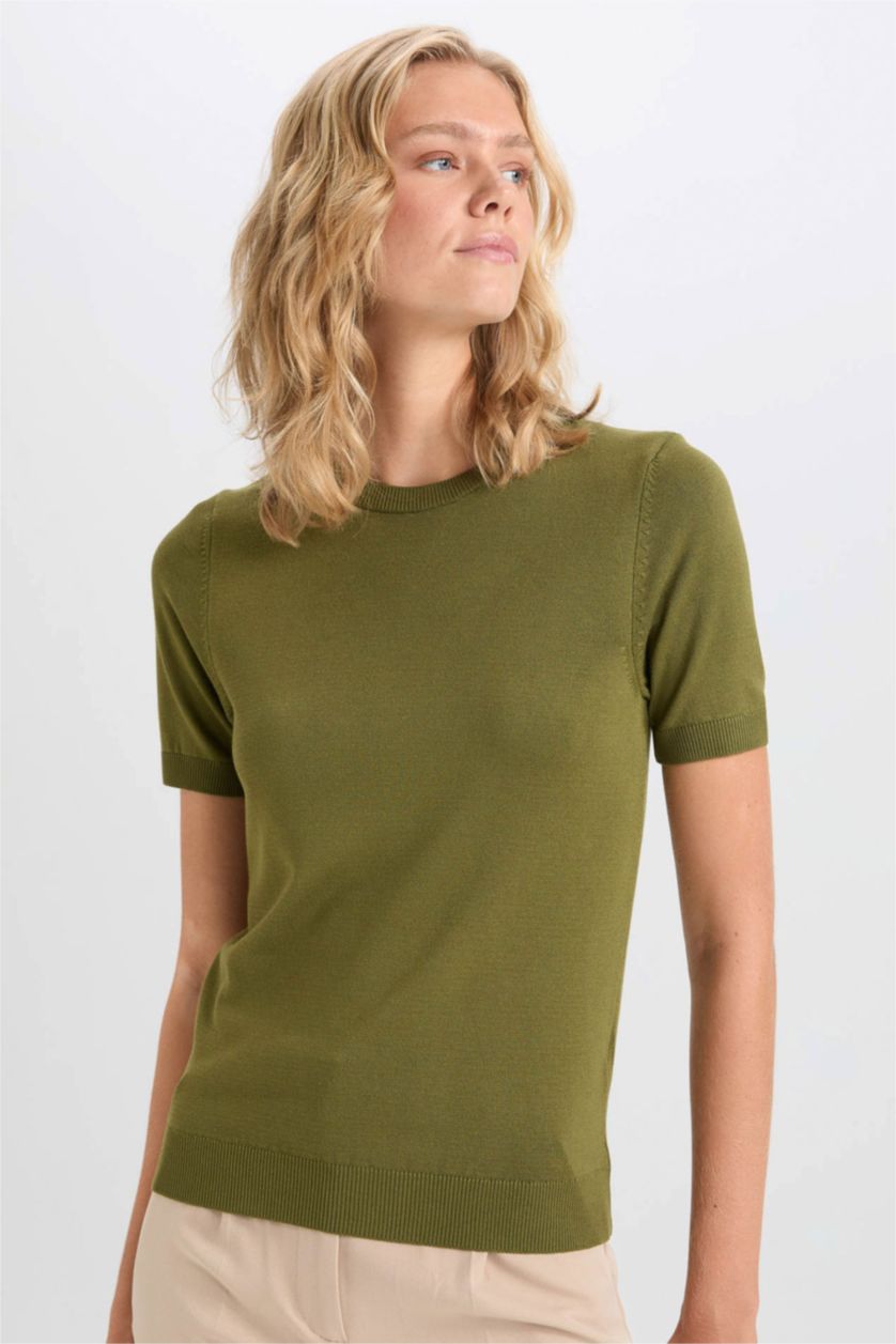 Woman Khaki Regular Fit Crew Neck Basic Short Sleeve Pullover