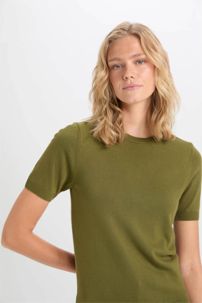 Woman Khaki Regular Fit Crew Neck Basic Short Sleeve Pullover