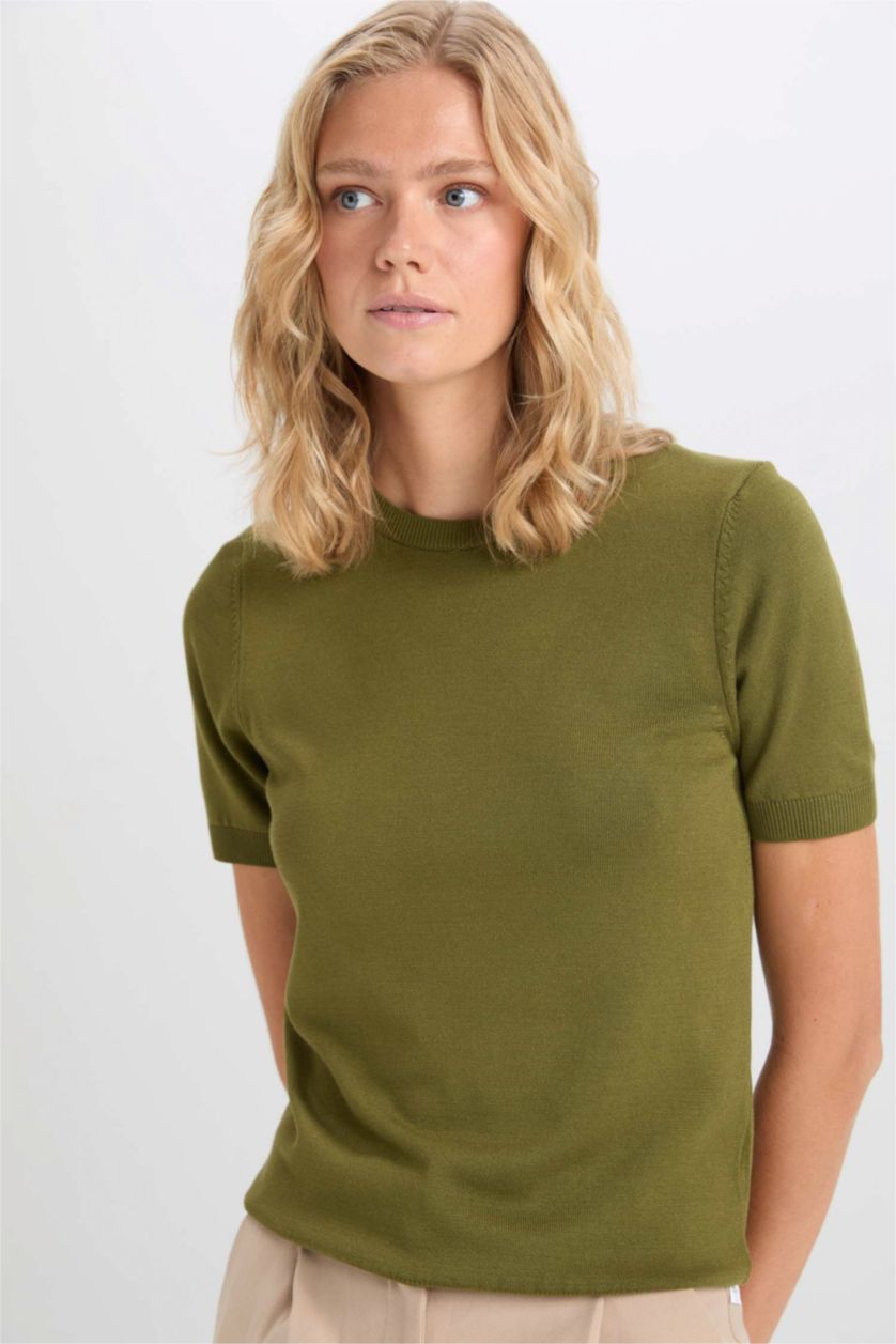 Woman Khaki Regular Fit Crew Neck Basic Short Sleeve Pullover