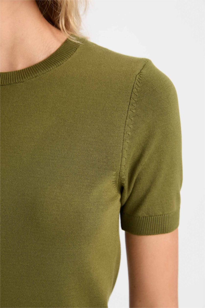 Woman Khaki Regular Fit Crew Neck Basic Short Sleeve Pullover