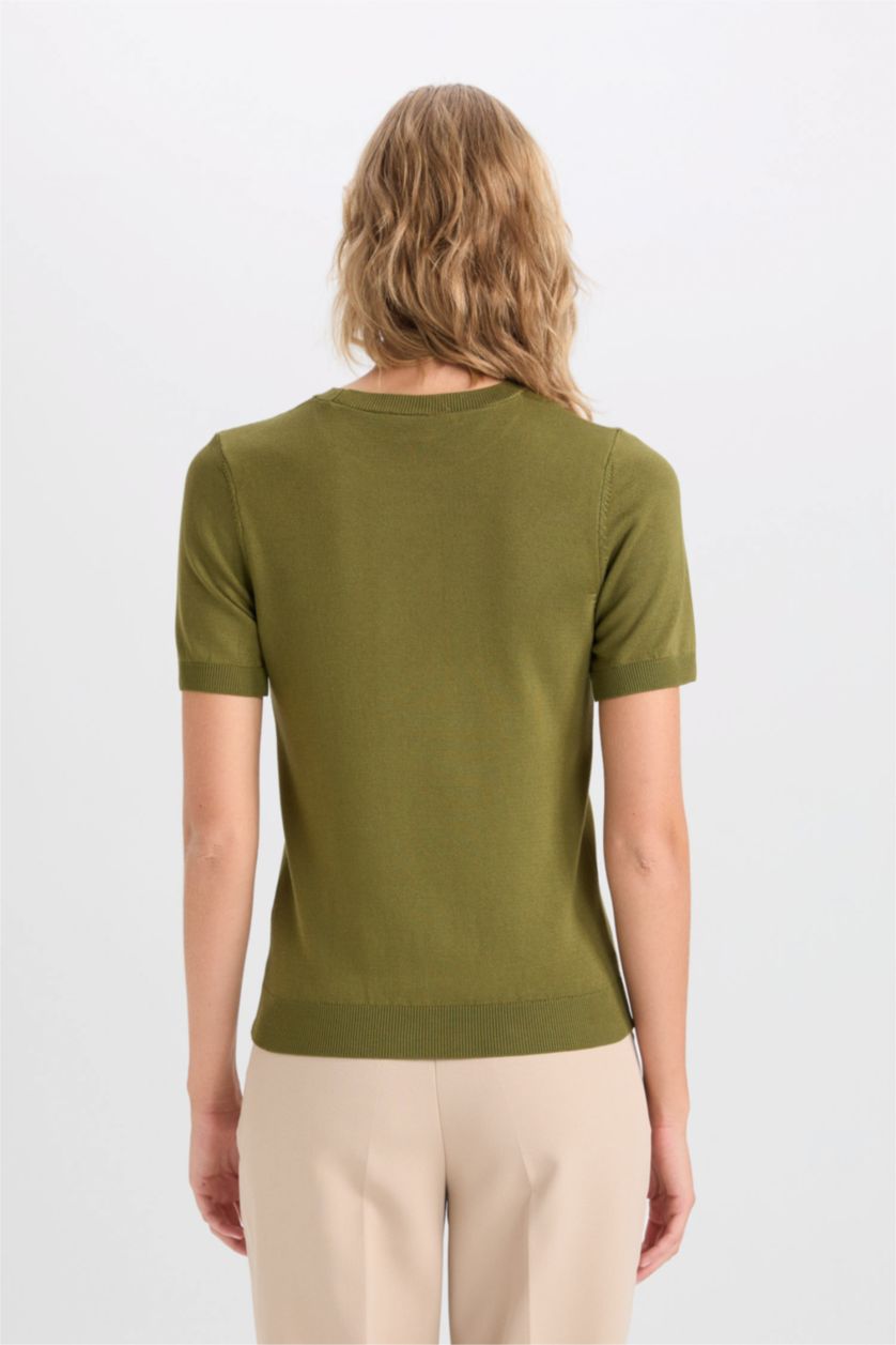 Woman Khaki Regular Fit Crew Neck Basic Short Sleeve Pullover