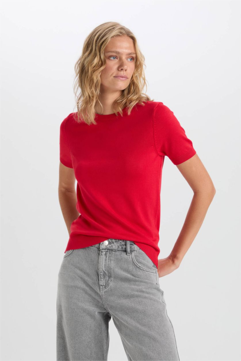 FEMME Rouge Pull en tricot rouge basique à manches courtes et col rond Coupe régulière