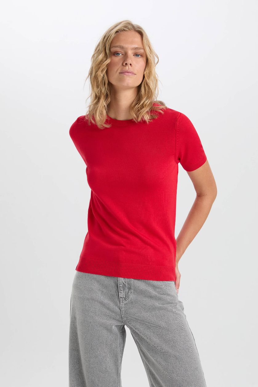 FEMME Rouge Pull en tricot rouge basique à manches courtes et col rond Coupe régulière