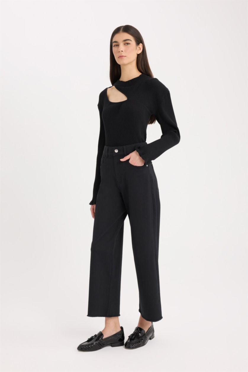 Woman Black Culotte Fit Wide Leg Gabardine Trousers