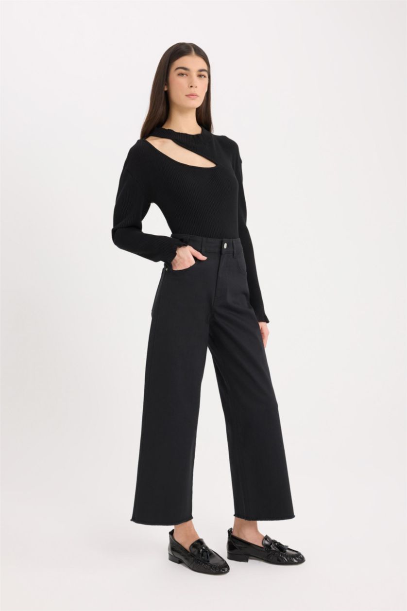 Woman Black Culotte Fit Wide Leg Gabardine Trousers