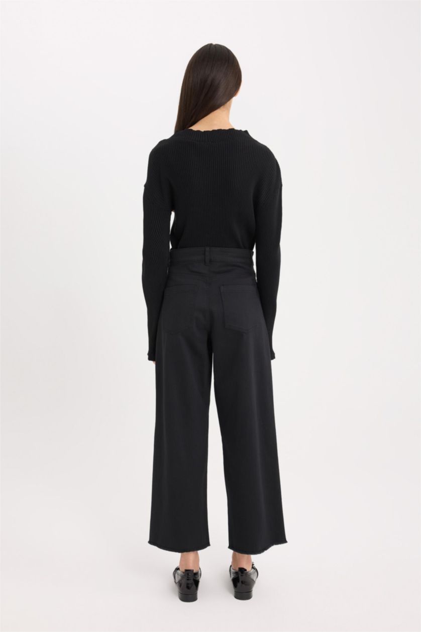Woman Black Culotte Fit Wide Leg Gabardine Trousers